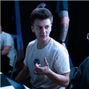 Ragazzo con genitori inglesi, esperienza e padronanza ottima, pratica. Inglese semplice da capire. Per adulti e bambini!